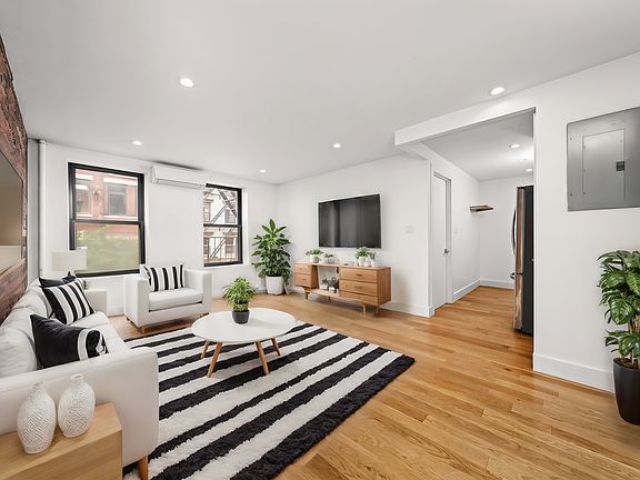 2nd image of 113 Stanton St APT 4