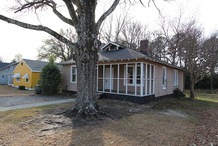 1st image of 226 E Moore St
