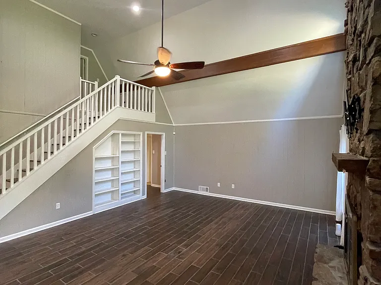 1738 E Churchill Downs Rd — Photo 8