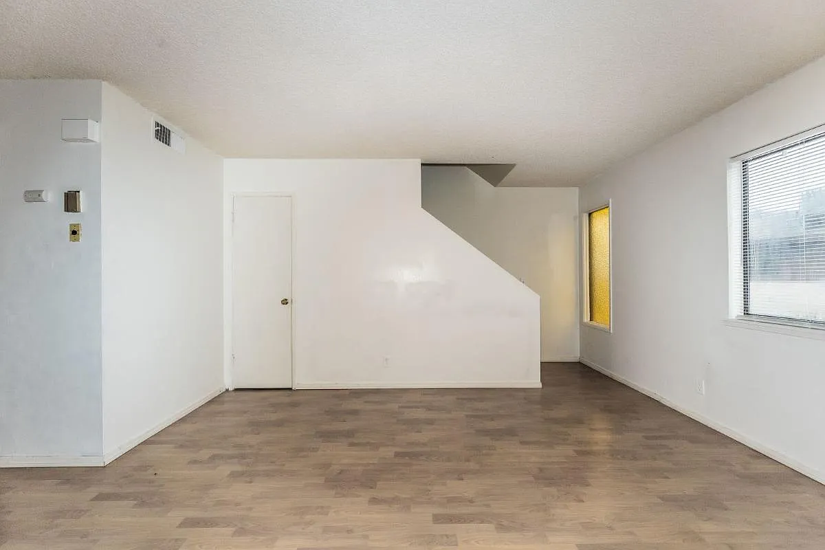 2 bed, 1.5 bath, $1,000 — Photo 2
