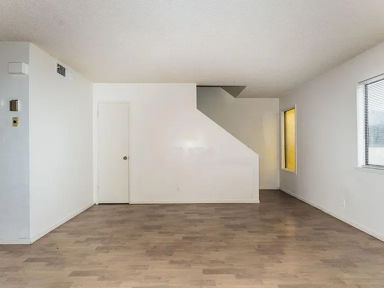 1020 W Atkins Ave #B — Photo 2