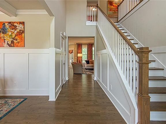 3rd image of 7135 Lake Edge Dr