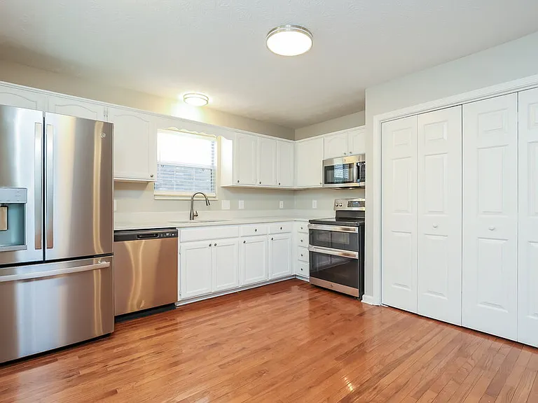 823 Neelys Chase Dr — Photo 8