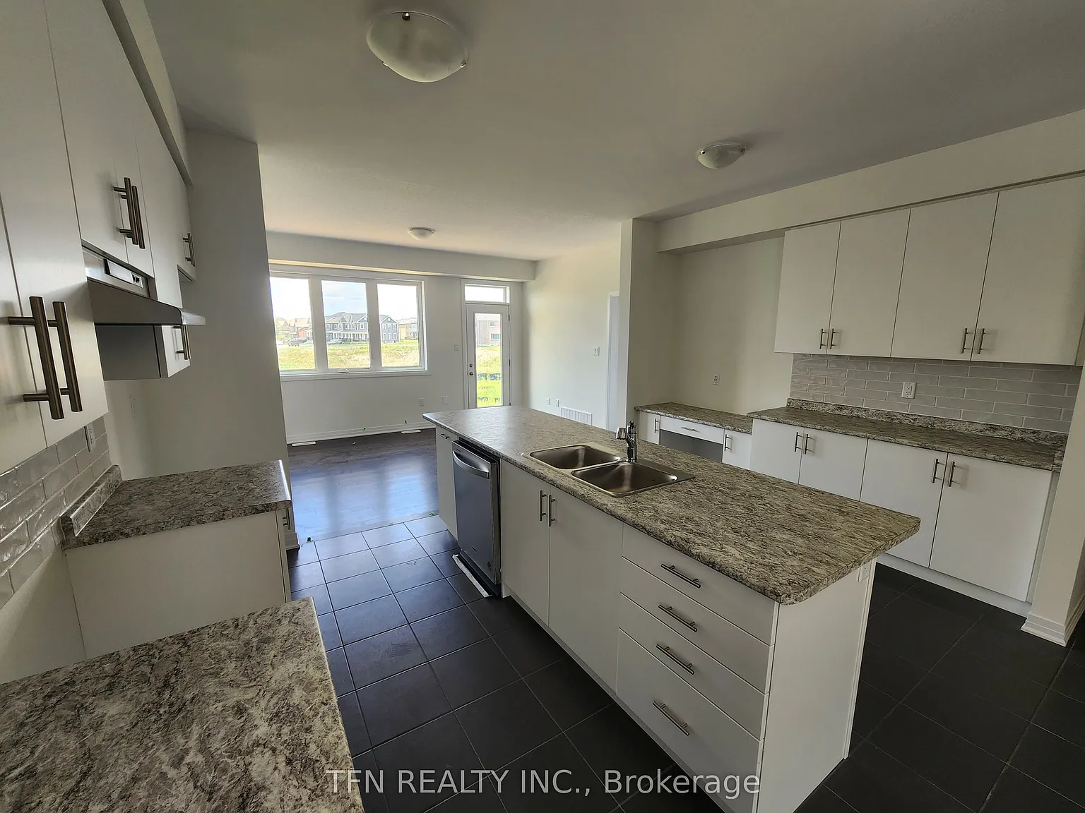 5 bed, $3,300 — Photo 3