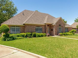 6404 Royal Ct, Fort Worth, TX 76180
