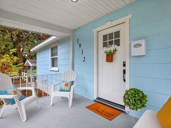 Front porch with seating for 4