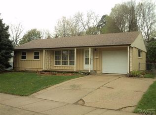 2101 S Wayland Ave, Sioux Falls, SD 57105