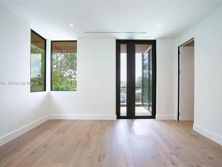 345 W 46th St — Photo 33