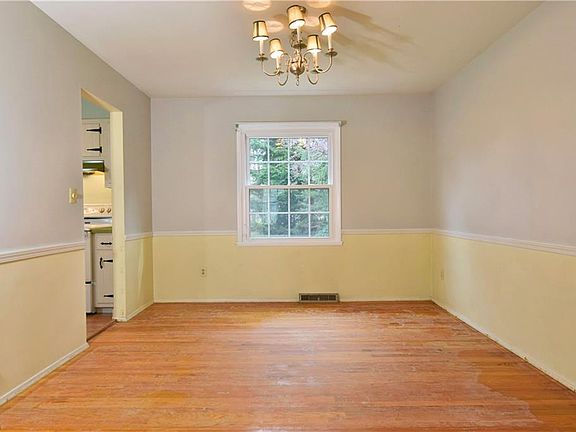5th image of 9052 Chalfonte Dr NE