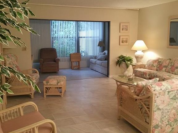 2nd image of 281 Sherwood Dr #281D