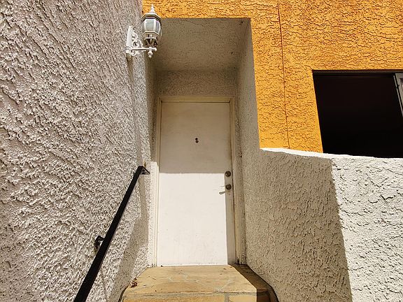 4th image of 3627 Armour Ave #9
