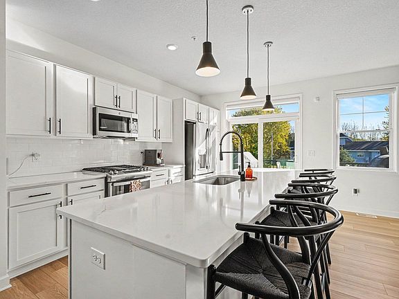 5th image of 10892 Dunkirk Cir N