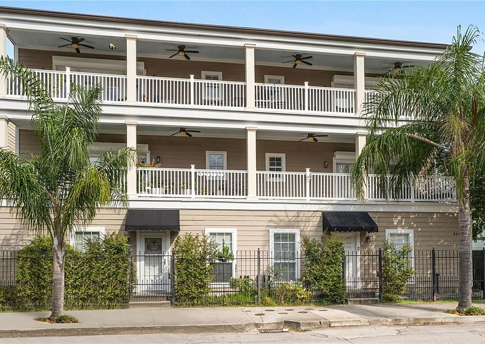 1st image of 3201 Carondelet St Unit 202