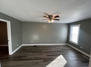 96 Plymouth St APT 4, Holbrook, MA 02343