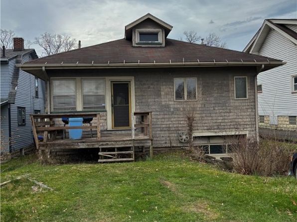 115 Woodrow Ct, Sharon, PA 16146