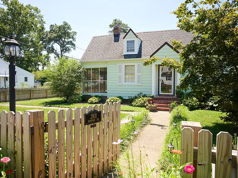 2801 Kenwood Ave — Photo 1