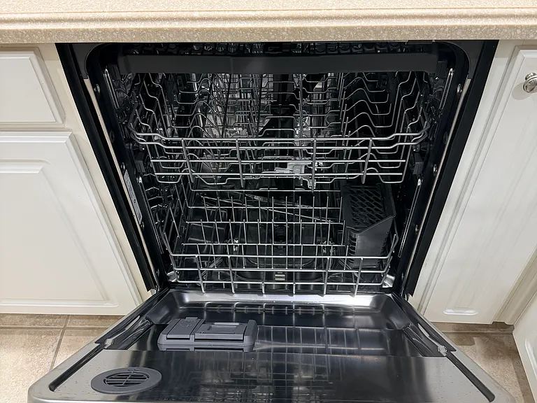Whirlpool Dishwasher (new)