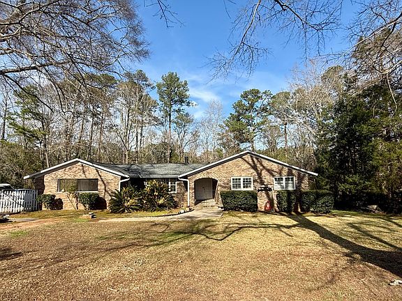 2nd image of 3217 Lennox Dr