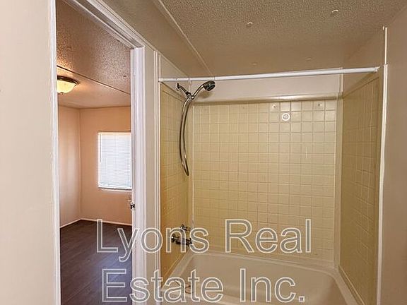 5th image of 7535 McDaniel Dr