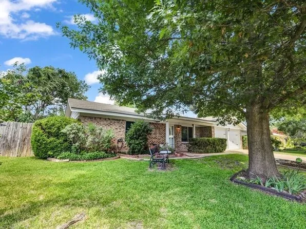 1206 Johnson St, Benbrook, TX 76126