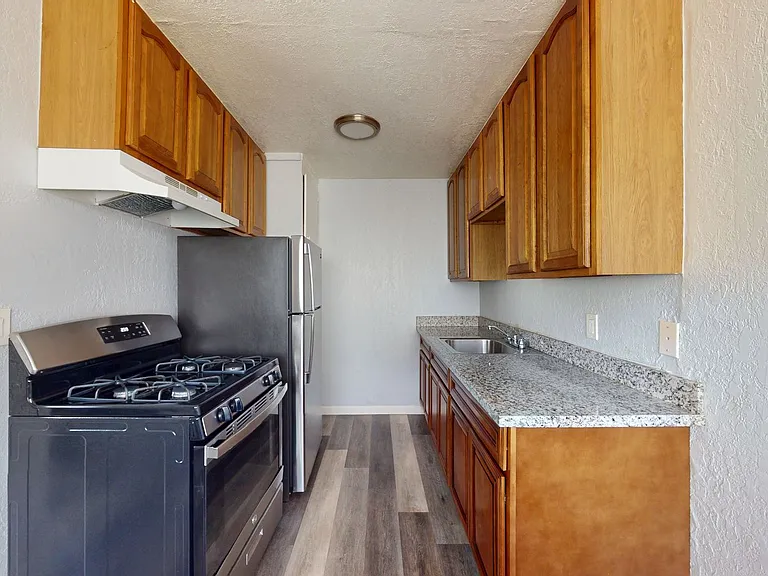 2515 10th ave — Photo 34