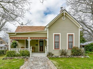 104 N Cherry St, Fredericksburg, TX 78624