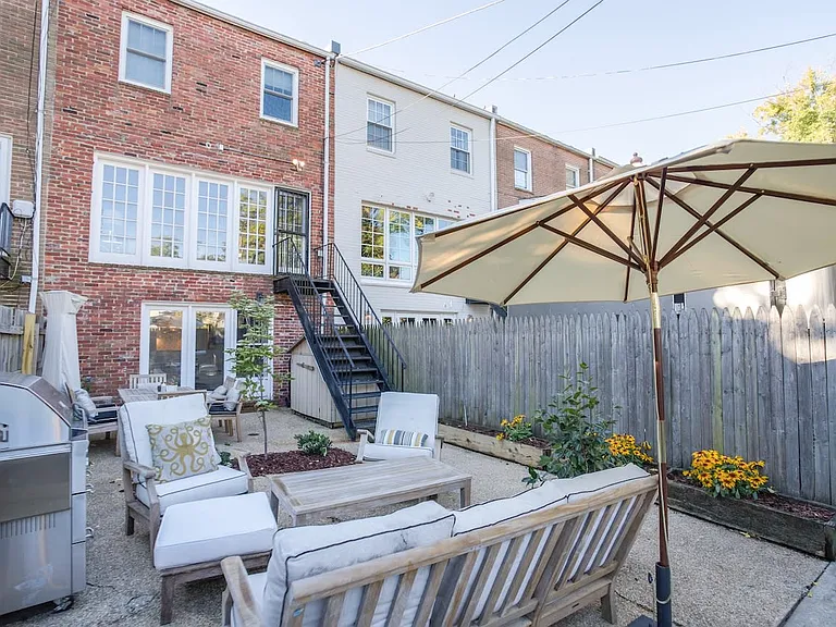 1240 C St SE #B — Photo 14