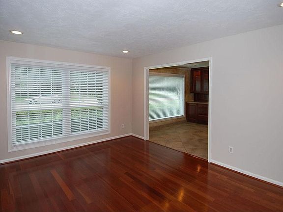 5th image of 3306 Riverlawn Dr
