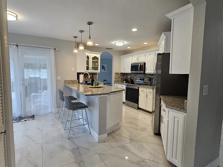 118 SW 21st Ln — Photo 5