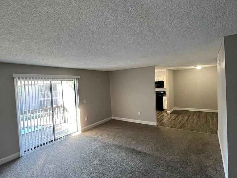 Oakbrook Village Apartments — Photo 53