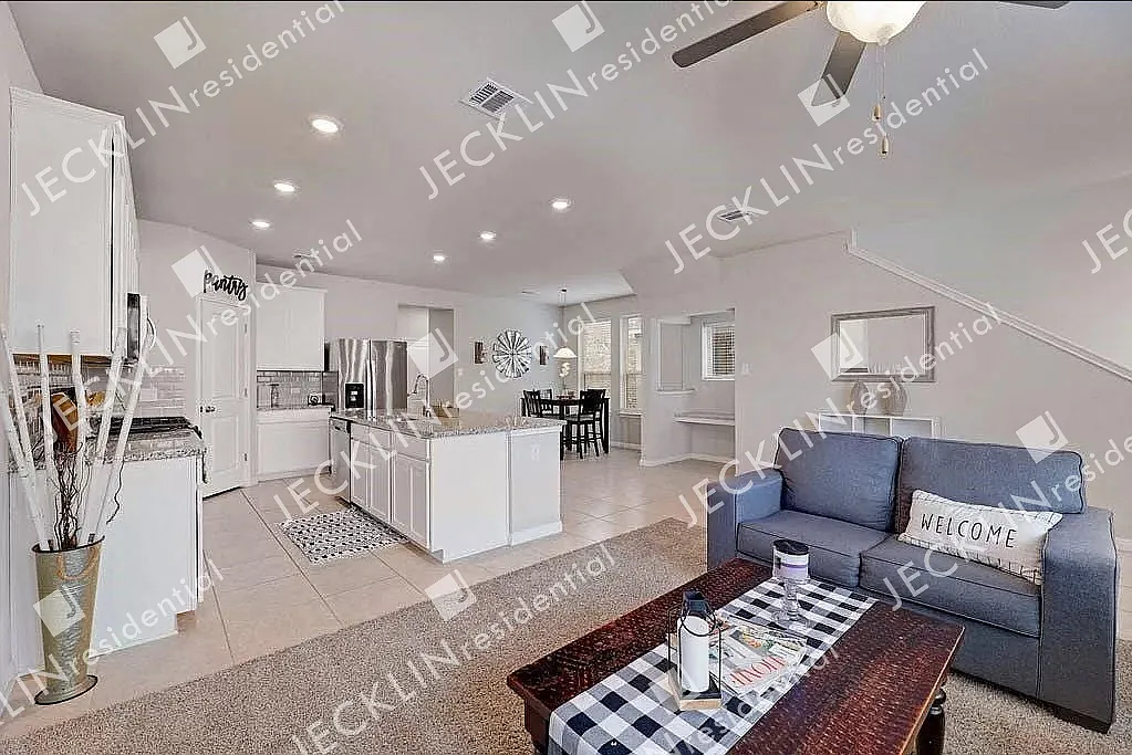 6015 Pleasanton Pkwy — Photo 2