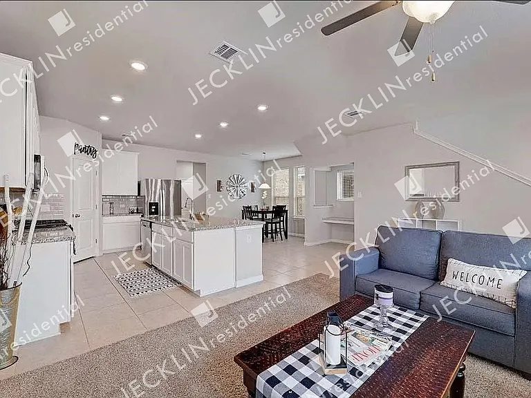 6015 Pleasanton Pkwy — Photo 2