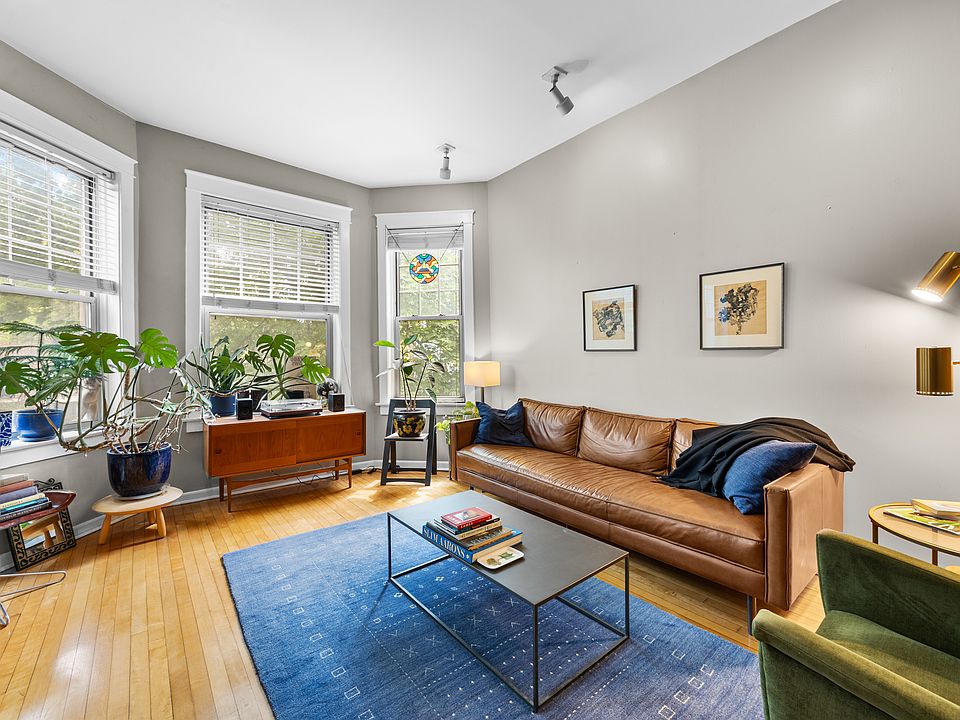 1st image of 2644 N Sawyer Ave APT 2