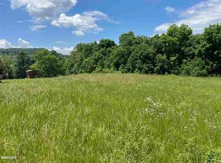 7 Oakmont Ct, Galena, IL 61036