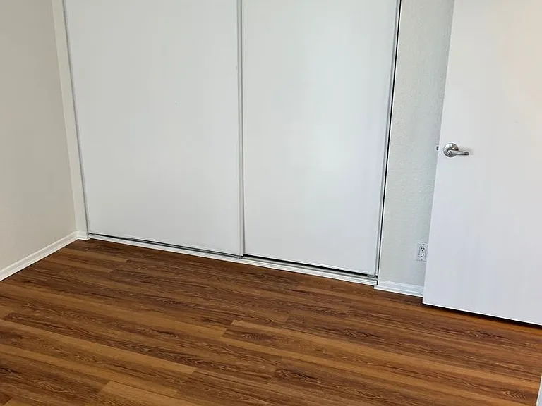 1594 Daly-Olive Apartments — Photo 8
