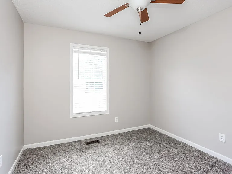 639 Sheffield Ct — Photo 12