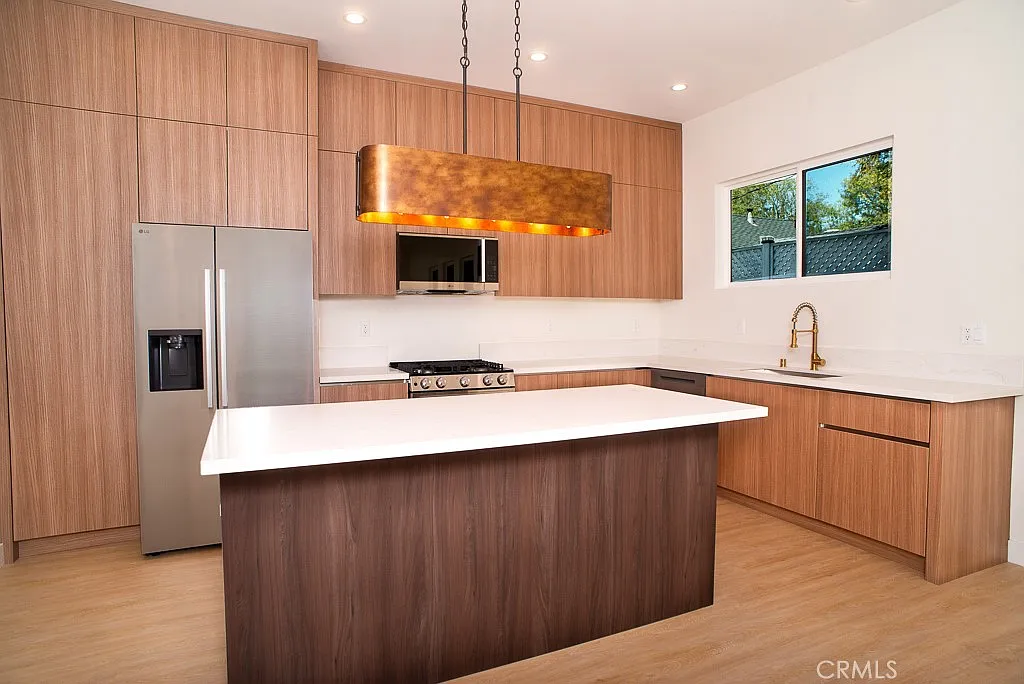 3 bed, 3.5 bath, 1580 sqft, $5,950 — Photo 2