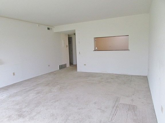 5th image of 1120 N Sterling Ave Unit 105