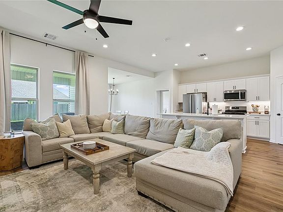 4th image of 42148 Delacer Ln