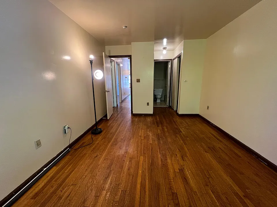 52 Yale Ave #2B