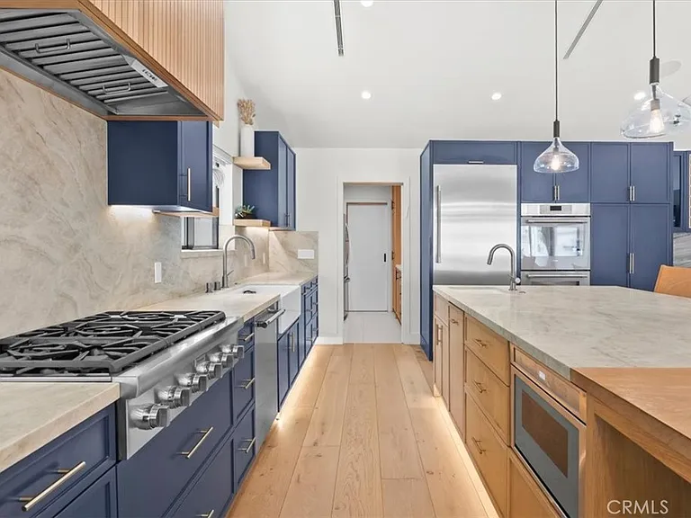 5748 Vesper Ave — Photo 10