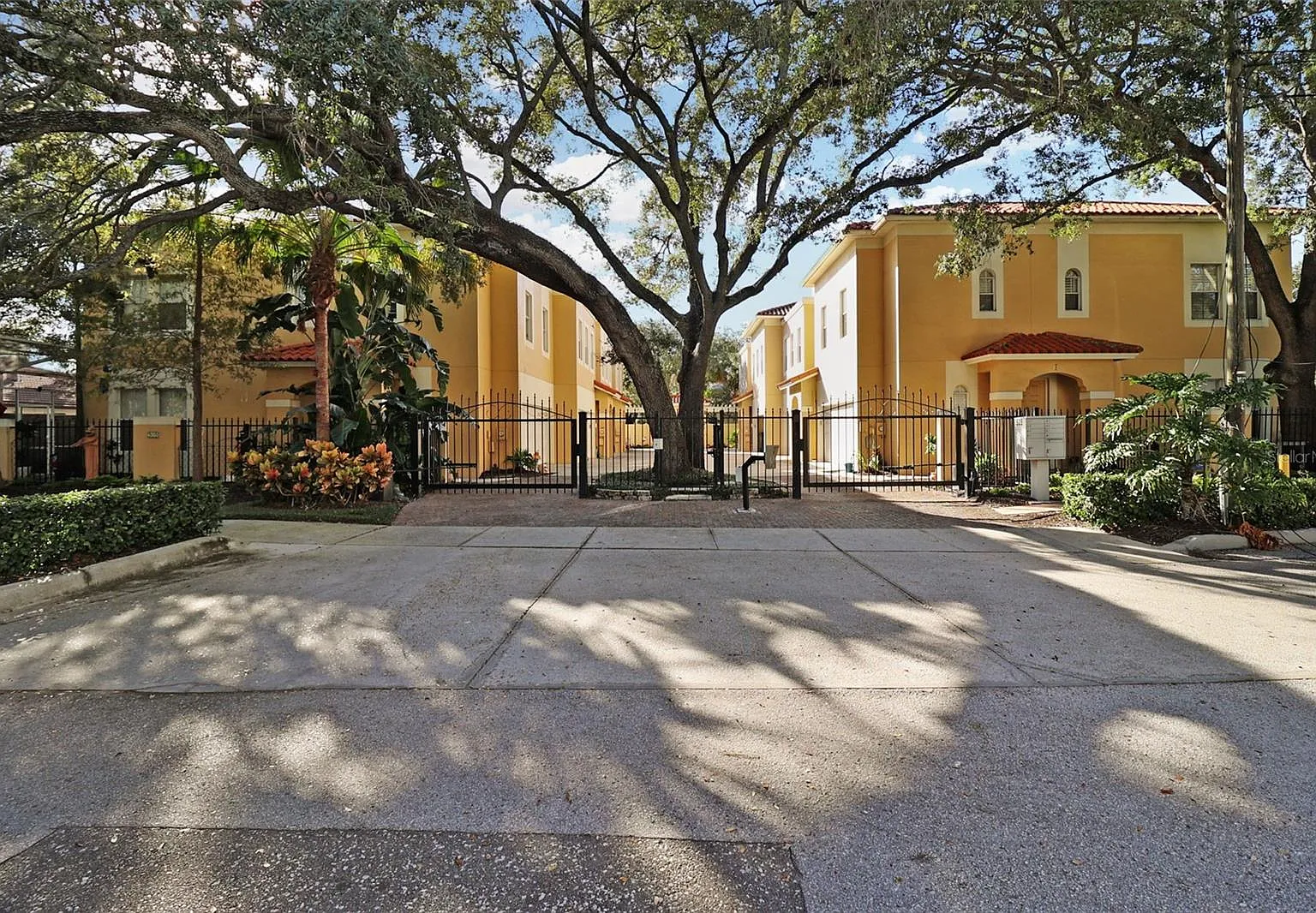 3 bed, 2.5 bath, 1521 sqft, $4,000 — Photo 1