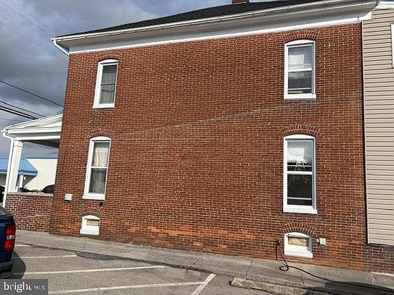 3rd image of 413 & 413.5 York St