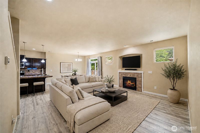5th image of 3626 Hoadly Street SE