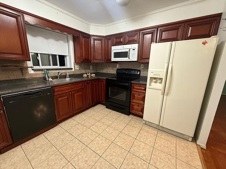 7969 Langdon St — Photo 23