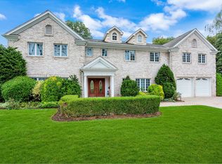 122 Reni Rd, Manhasset, NY 11030