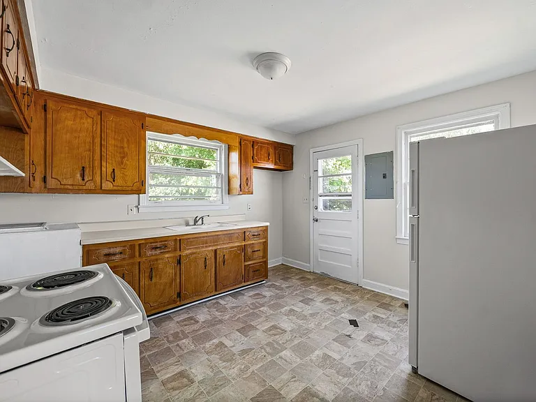 400 Highland Cir — Photo 6