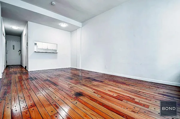 Rented by Bond New York | media 17