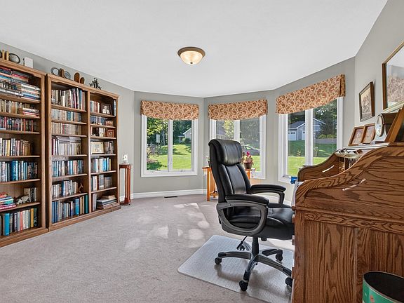 5th image of 1482 Oban Way