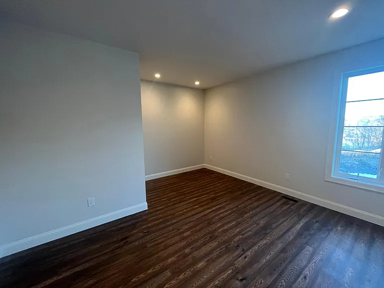103 Thermos Ave #6 — Photo 18